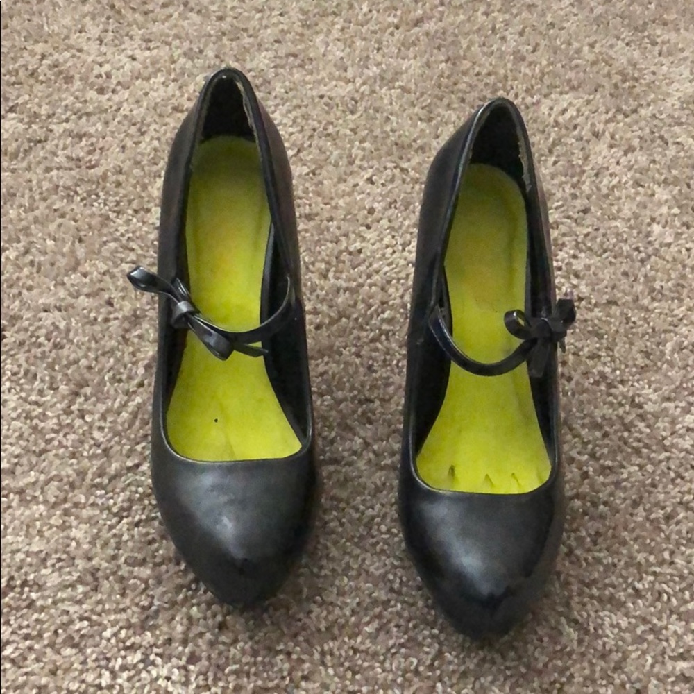 Princess by Vera Wang heels